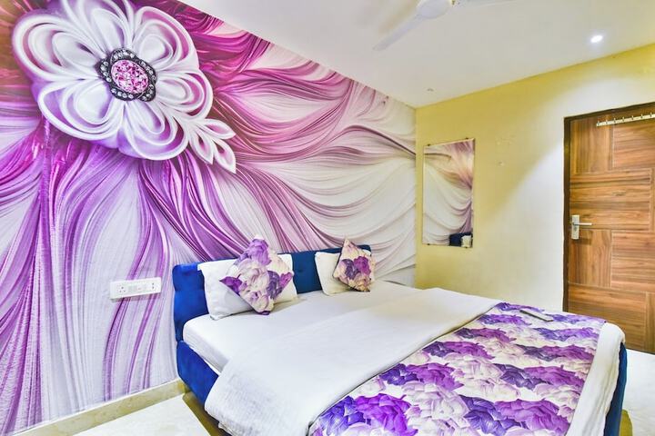 Room 9 of 18