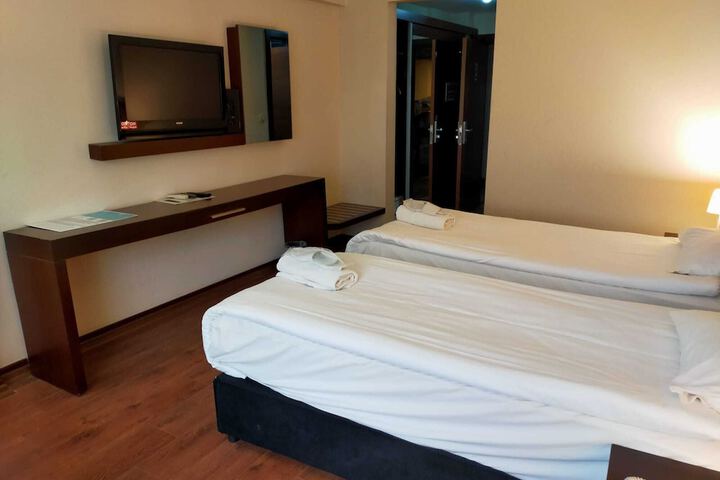 Room 8 of 49