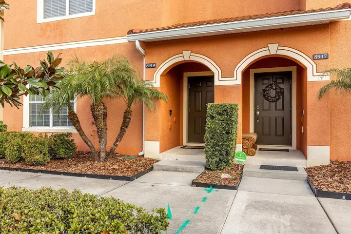 Spectacular Townhome With Private Pool Close to Disney by Redawning