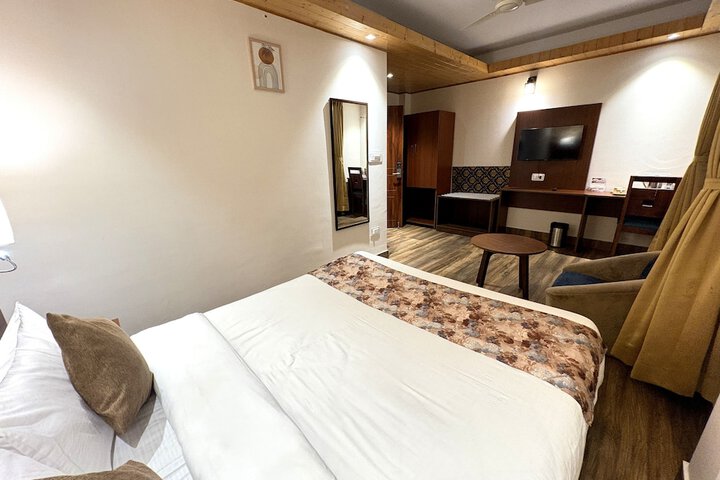Room 12 of 34