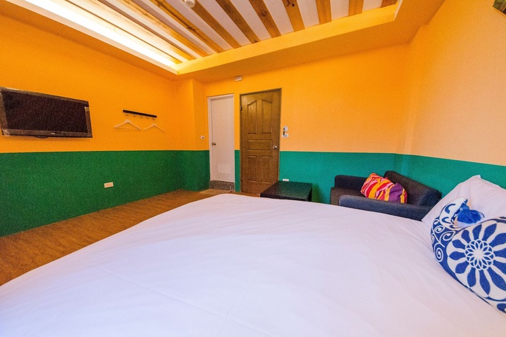 Room 4 of 33