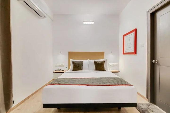 Room 5 of 18