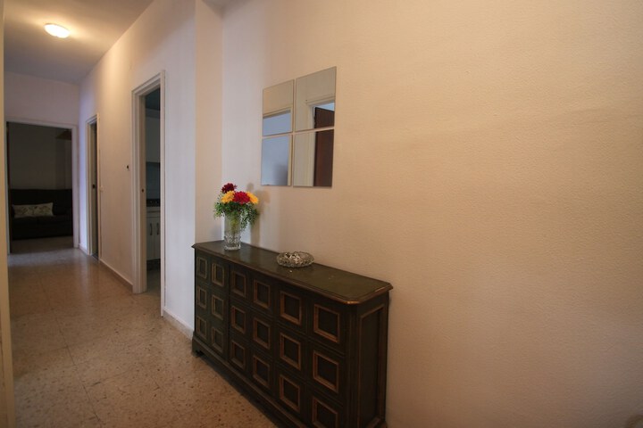 Room 6 of 42