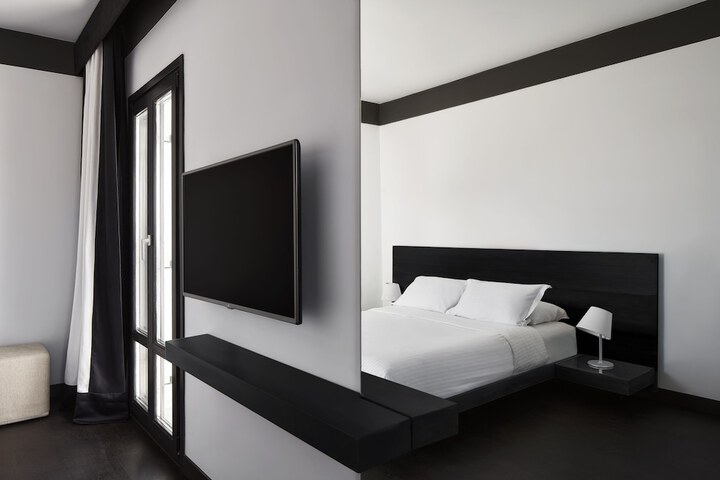 Room 11 of 83