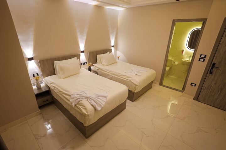 Room 4 of 33