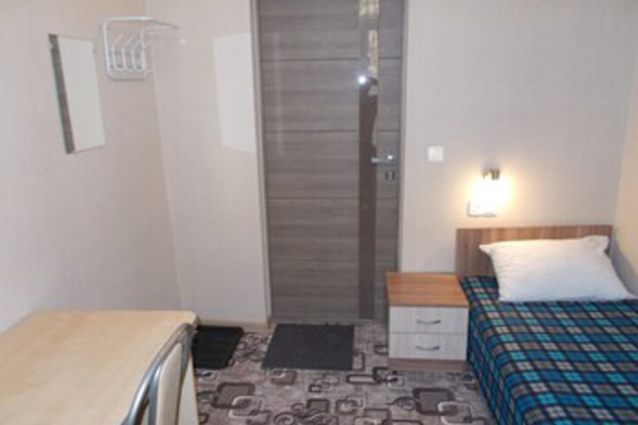Room 10 of 27