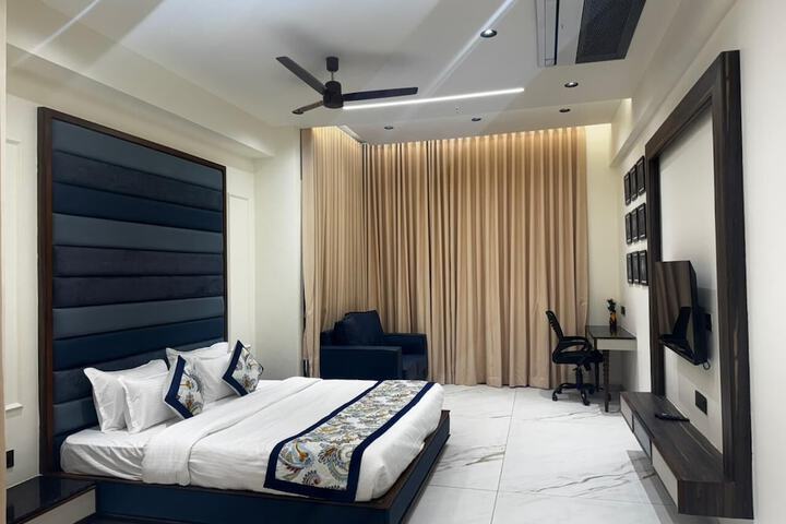 Room 5 of 26