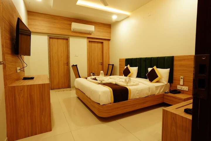 Room 11 of 29