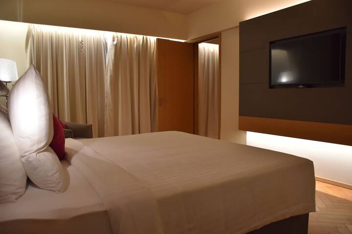 Room 10 of 104