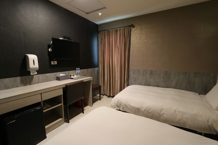 Room 13 of 99