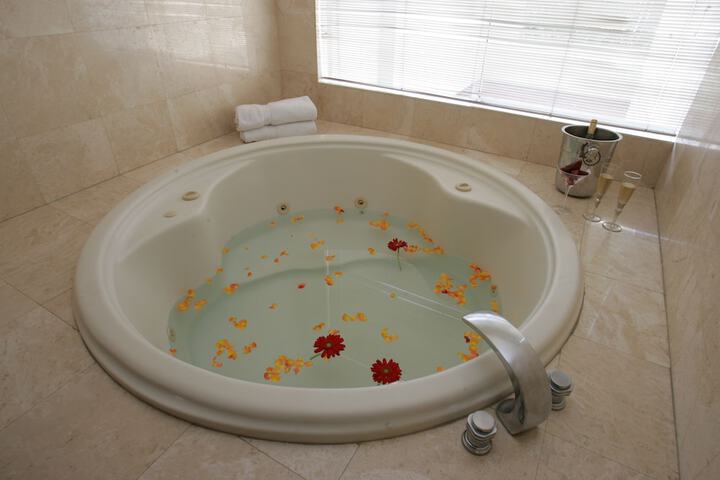 Hot Tub 37 of 67
