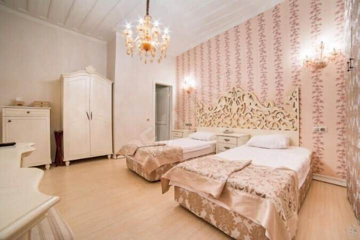 Room 9 of 21