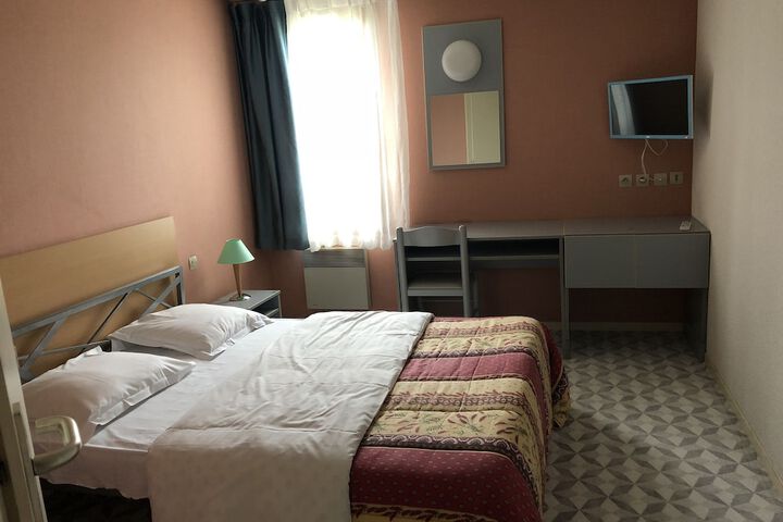 Room 6 of 15