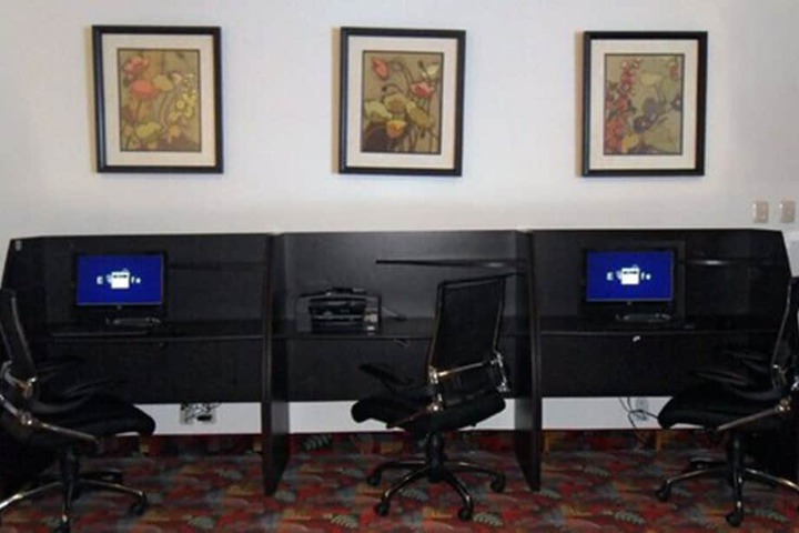 Business Center 41 of 45