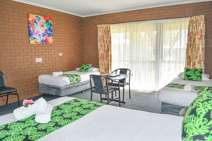 Room 33 of 99