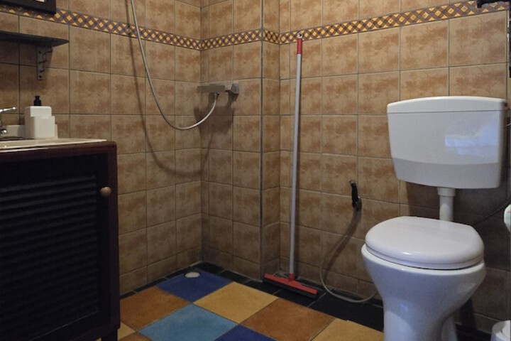 Room 19 of 120