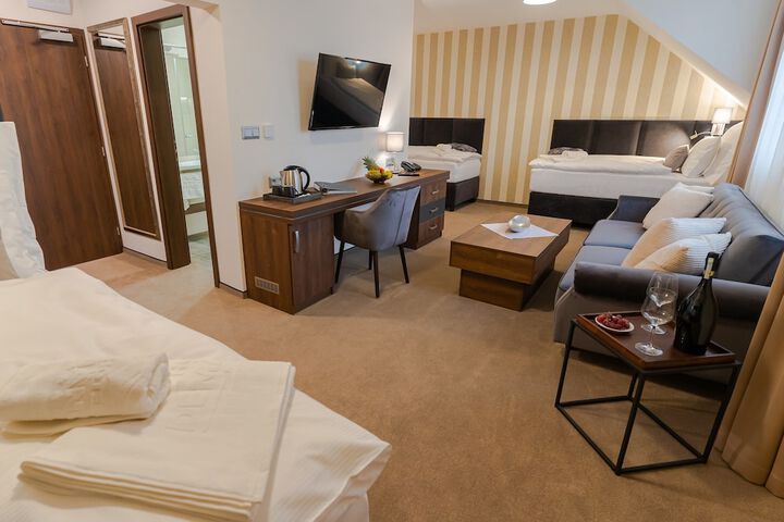 Room 21 of 42