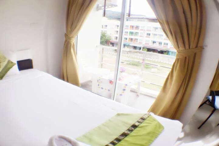 Room 9 of 94