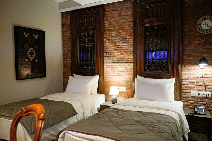 Room 43 of 127