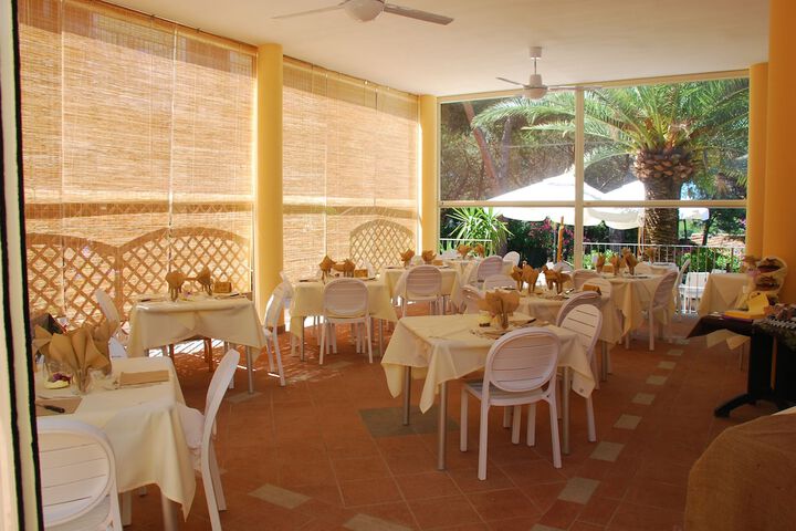 Dining Photos
