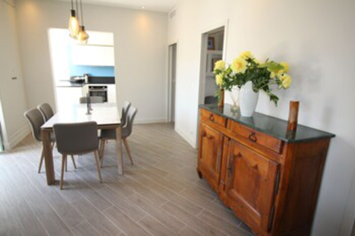 Room 5 of 27