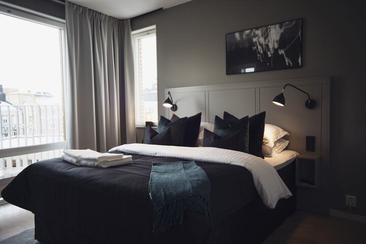 Room 2 of 18