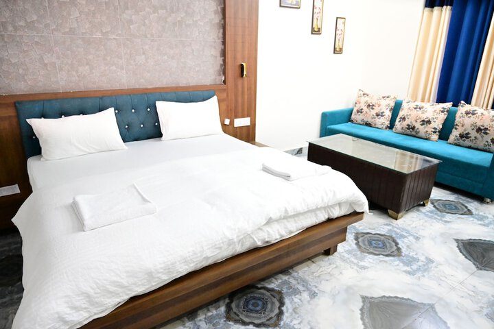 Room 5 of 23