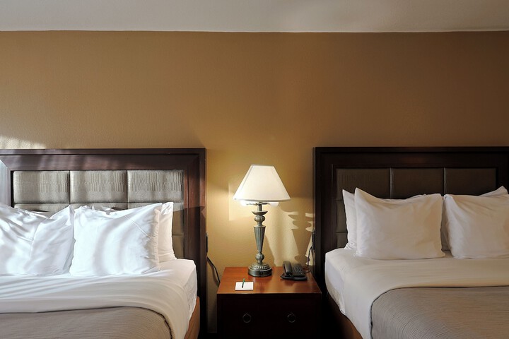 2 Queen Beds (14 of 32)
