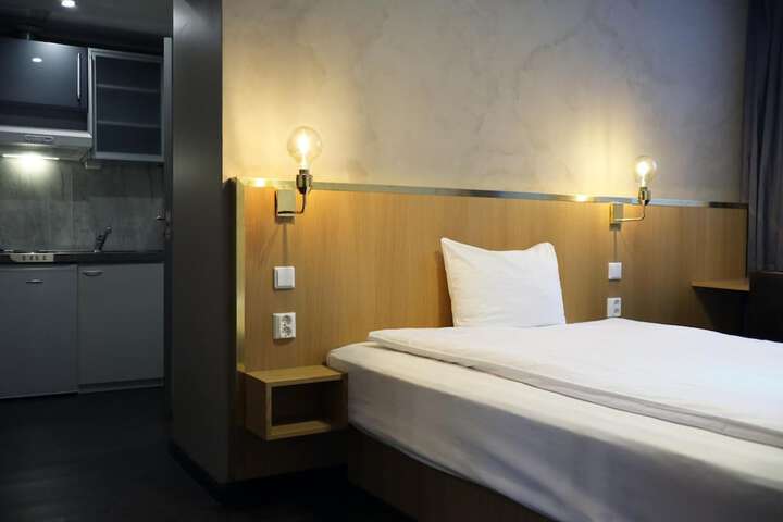Room 18 of 28
