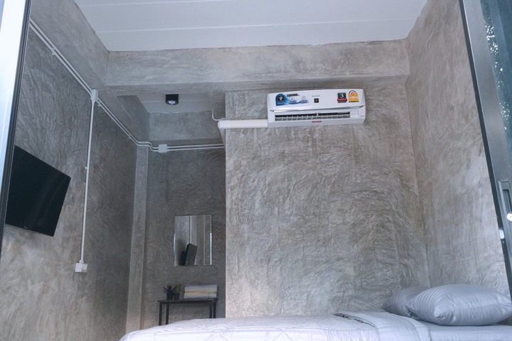 Room 2 of 7