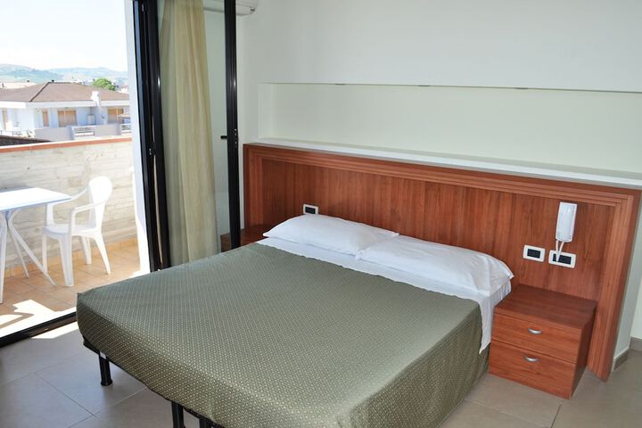 Room 12 of 42