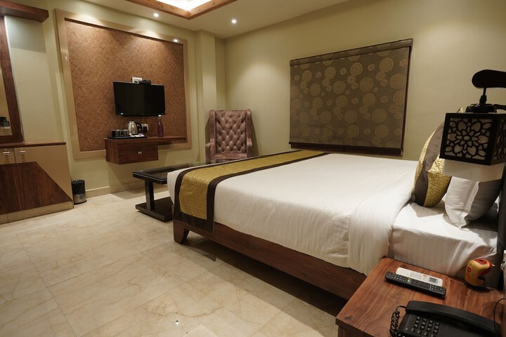 Room 14 of 22