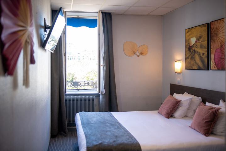 Room 10 of 31