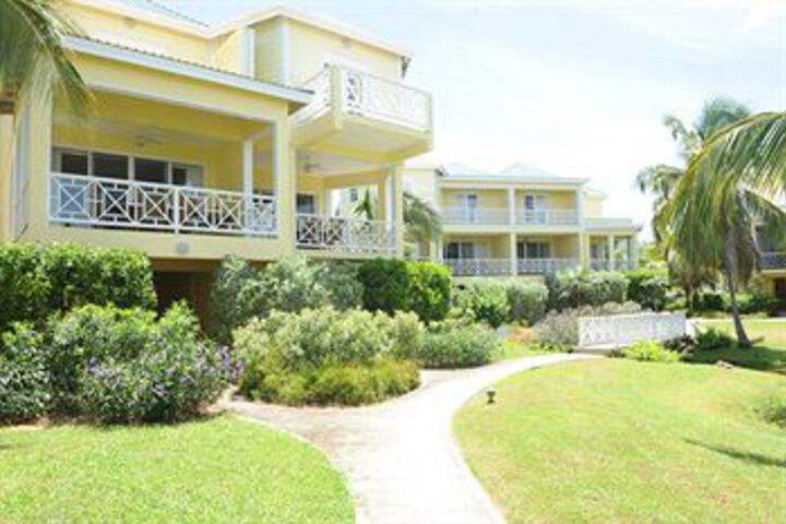 Hotel Exterior 10 of 35