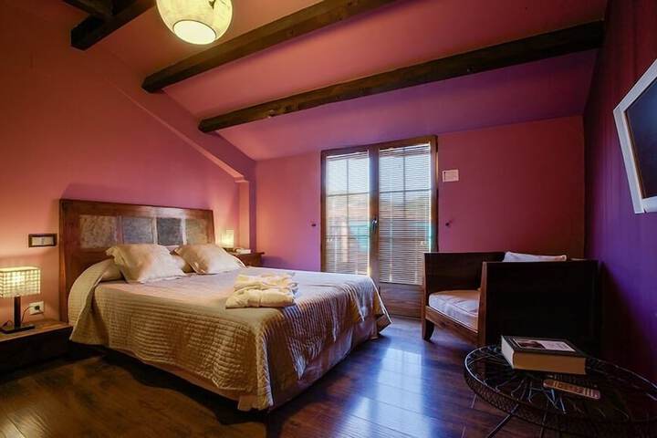 Room 6 of 25