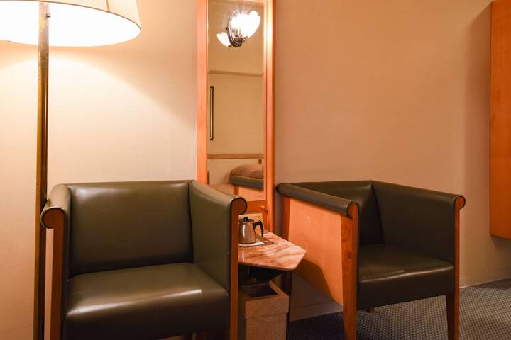 Room 28 of 65