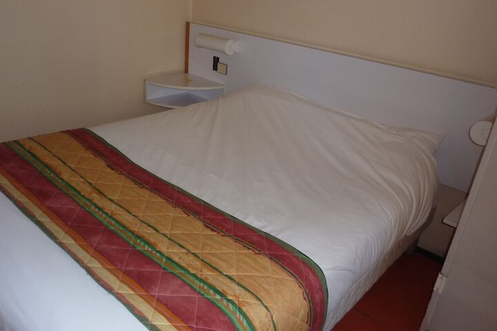 Room 4 of 33