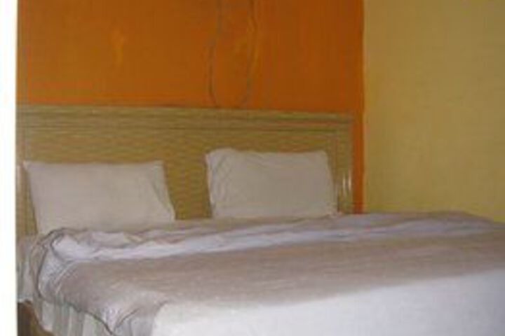 Room 5 of 13