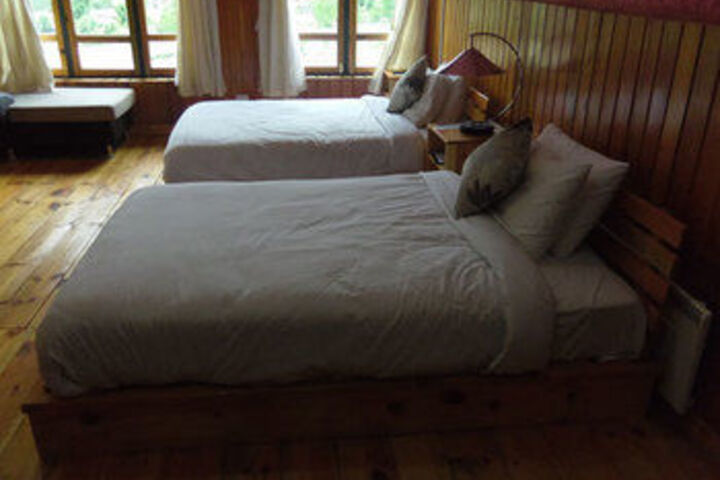 Room 4 of 8