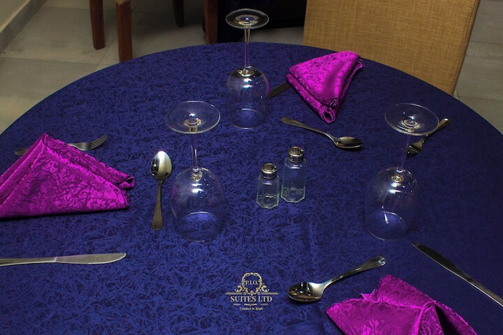 Dining 12 of 13