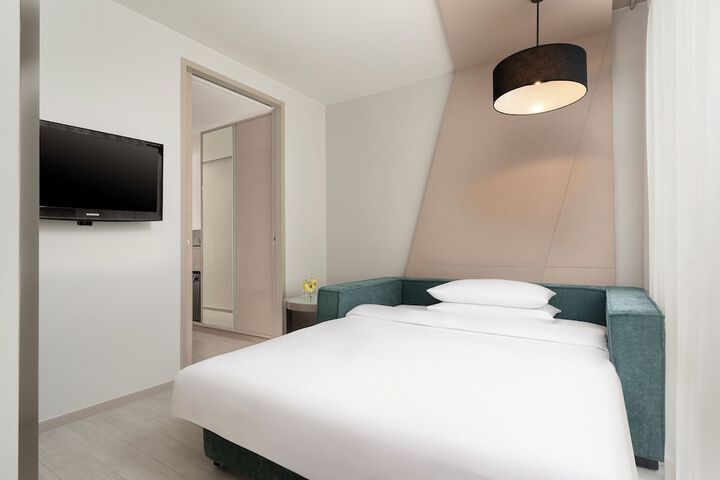 Room 11 of 50