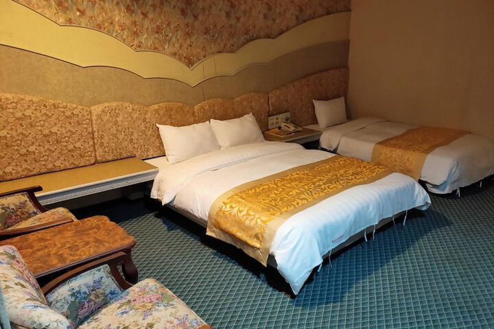 Room 8 of 22