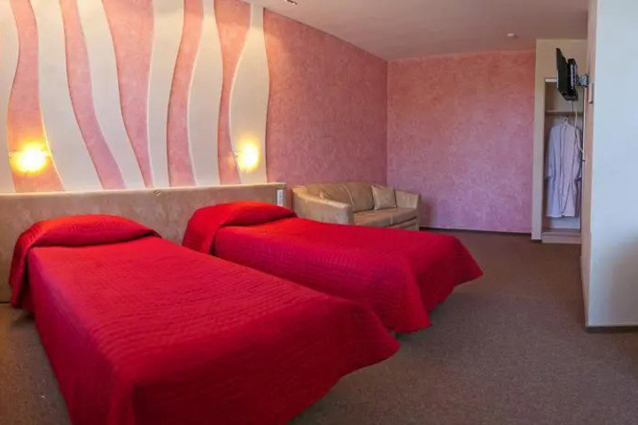 Room 6 of 19