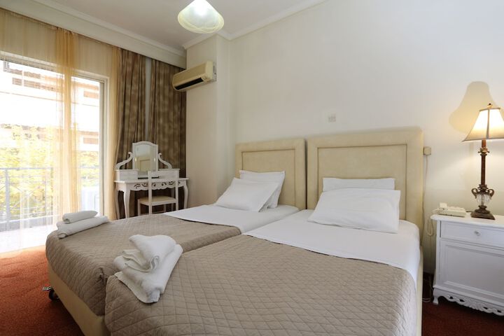 Room 10 of 29