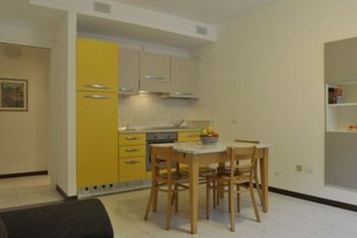 Room 9 of 102