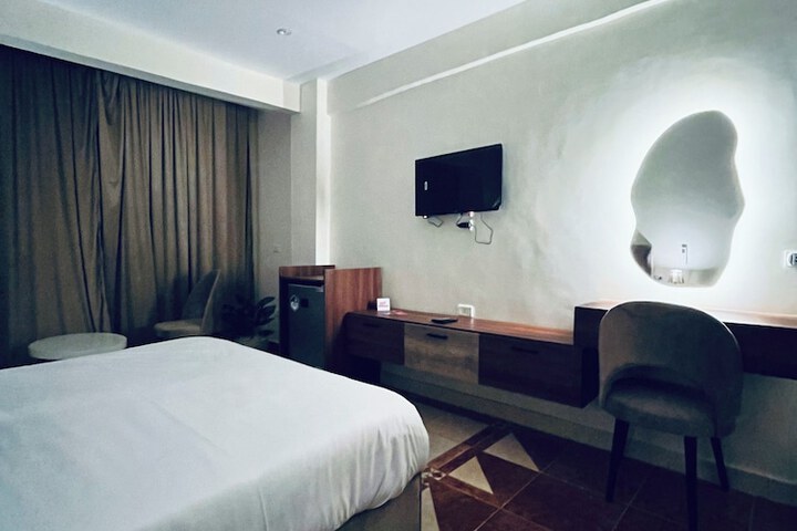 Room 18 of 53
