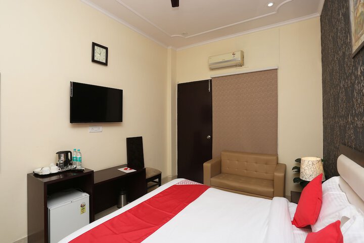 Room 18 of 21