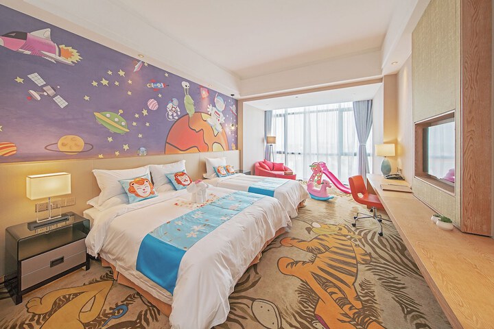 Room 11 of 43