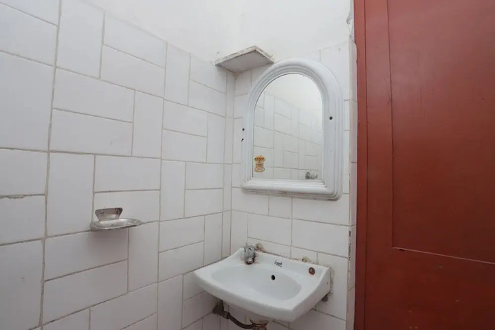Room 8 of 13