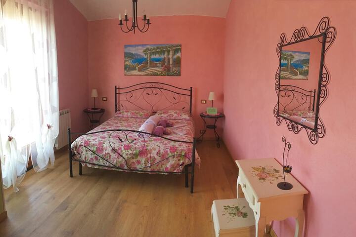 Room 2 of 33